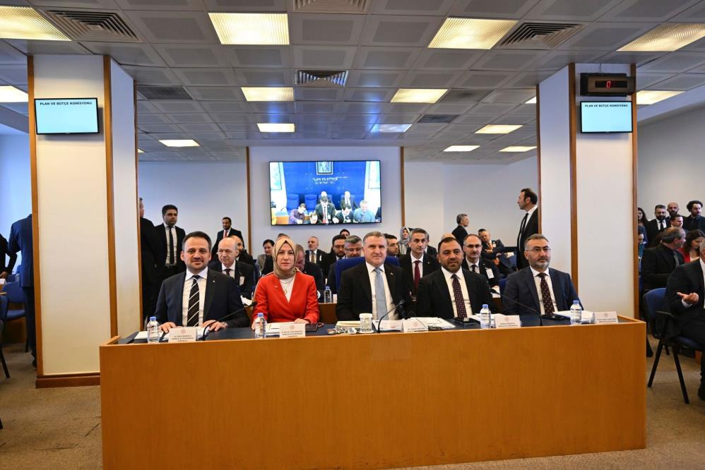 Gençlik ve Spor Bakanı Osman Aşkın Bak, GSB yurtlarında çıkan