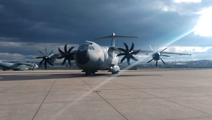 Gazzeli 61 hasta ve 49 refakatçiyi taşıyan uçak Türkiye’ye ulaştı