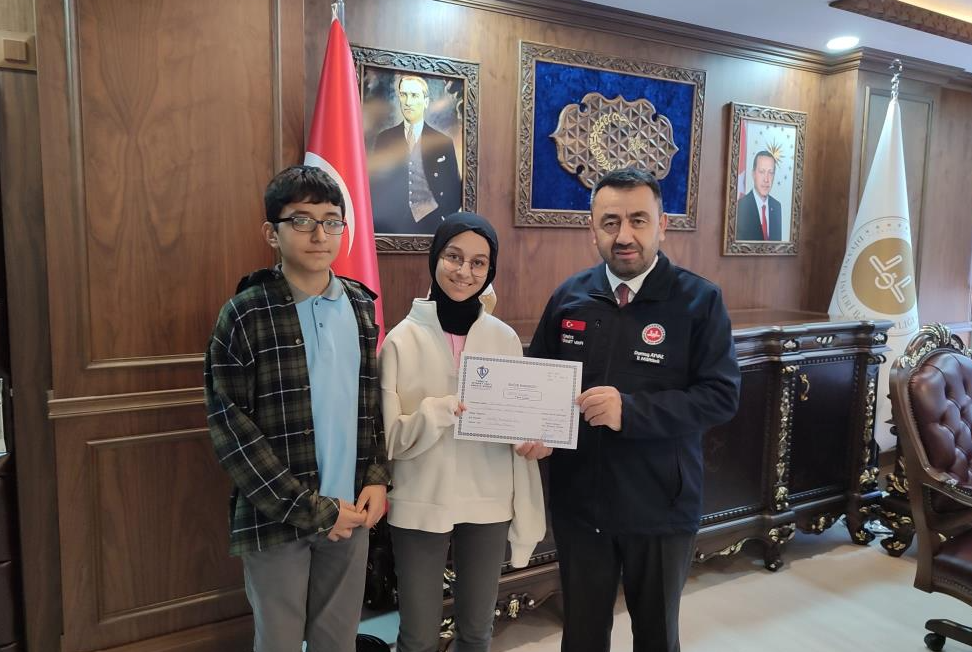Amasya’da M. Said Akça ve kardeşi Nursena Akça, Gazze’de İsrail’in
