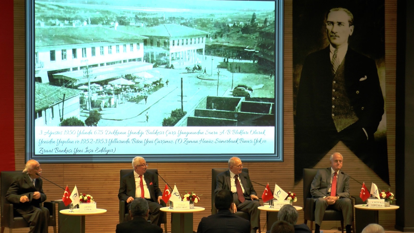 Balıkesir’de “Ticaretin Yüzyılı” paneline katılan iş adamı Rona Yırcalı, katılımcılara