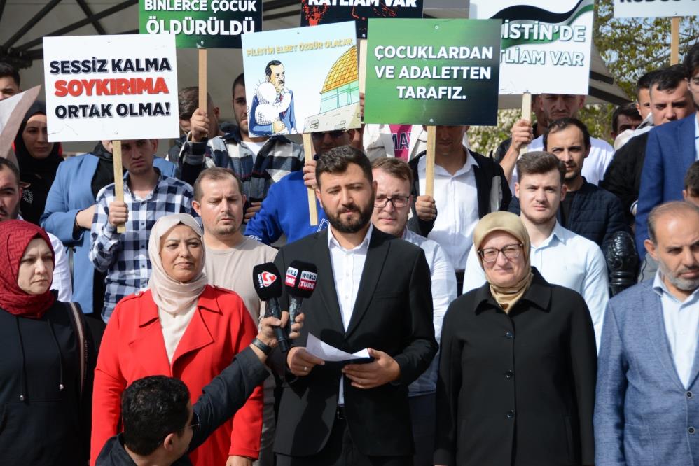 Zağnos Paşa Camii’nde öğle namazı sonrası İsrail protesto edildi.Basın açıklamasını