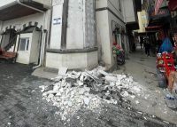 İvrindi’de şiddetli rüzgarın etkisi ile bir caminin dış kaplama yapı