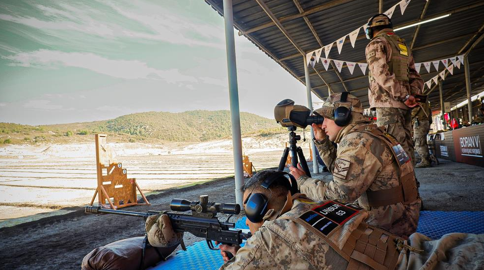 İzmir’de, jandarma komando ve jandarma özel harekat taburlarında görevli 184