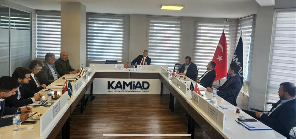 KAMİAD ‘ek fiyat farkı, tasfiye ve sicil affı’ çalışmalarını masaya yatırdı Kamu Müteahhitleri ve İş İnsanları Derneği’nin (KAMİAD) Kurucu Genel Başkanı