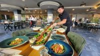 Elazığ’da zırh kebabı yemek isteyenlerin geldiği bir işletmede özel siparişler