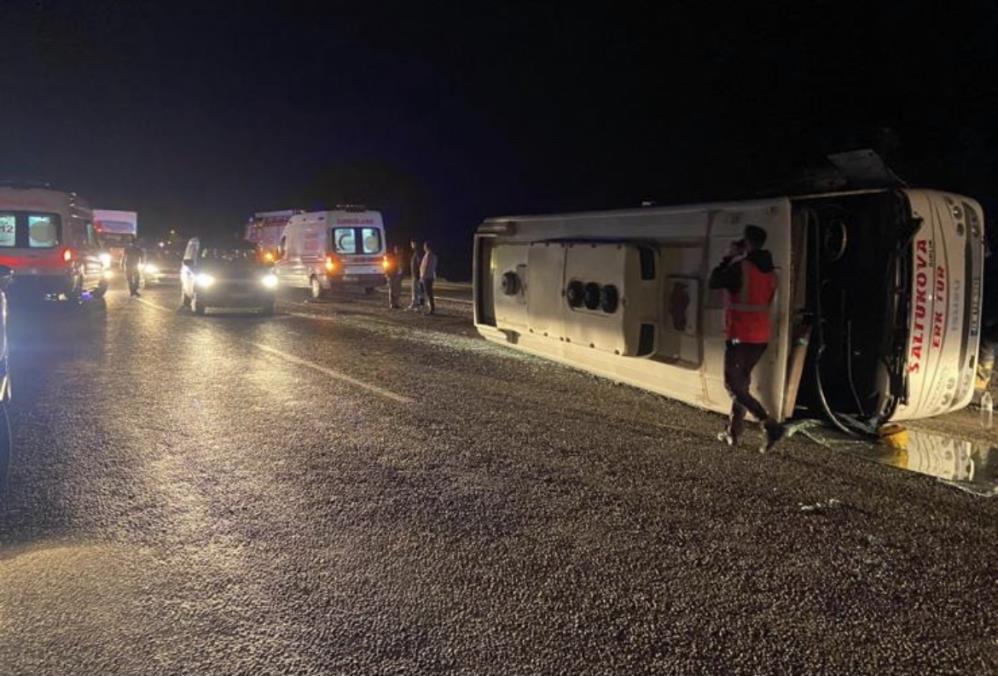 Zonguldak’ın Çaycuma ilçesinde kamyonet ile işçi servisinin çarpışması sonucu meydana