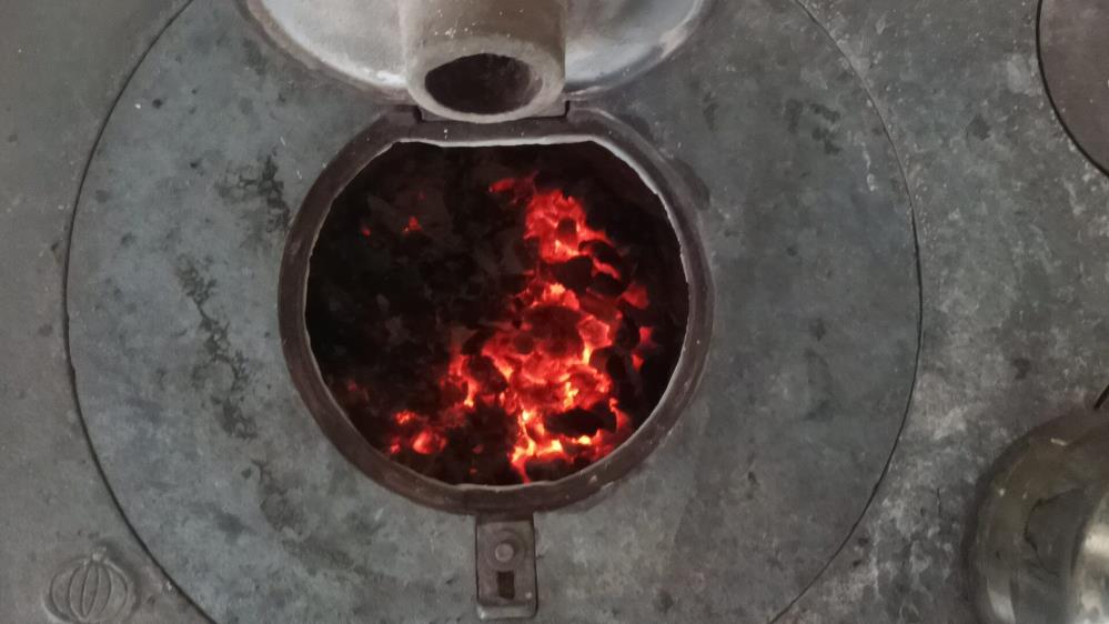 Karbonmonoksit zehirlenmeleri arttı, uzmanından önemli uyarı Havaların soğumasıyla birlikte Bolu’da birçok evde sobalar yakılmaya başlandı. Sobalardan