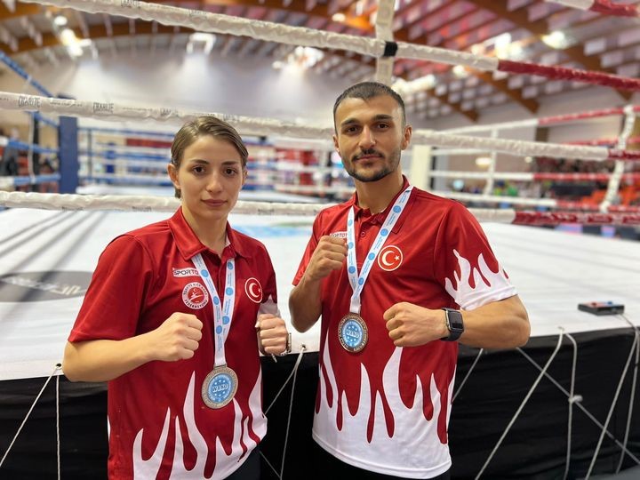 Balıkesir Üniversitesi (BAÜN) öğrencileri Serdar Sayık ve Güler Deniz Portekiz’de