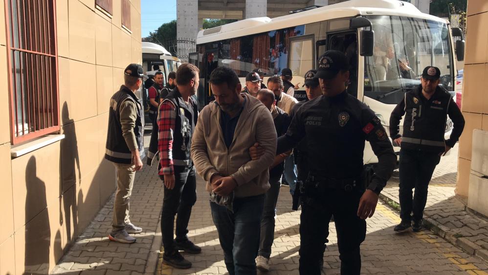 Manisa’da emeklilik çetesi çökertildi Manisa İl Emniyet Müdürlüğü Kaçakçılık ve Organize Suçlarla Mücadele Şube
