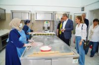 Ayvalık Üretim ve Pazarlama Kooperatifi’nin Küçükköy’deki üretim mutfağında kış hazırlıkları