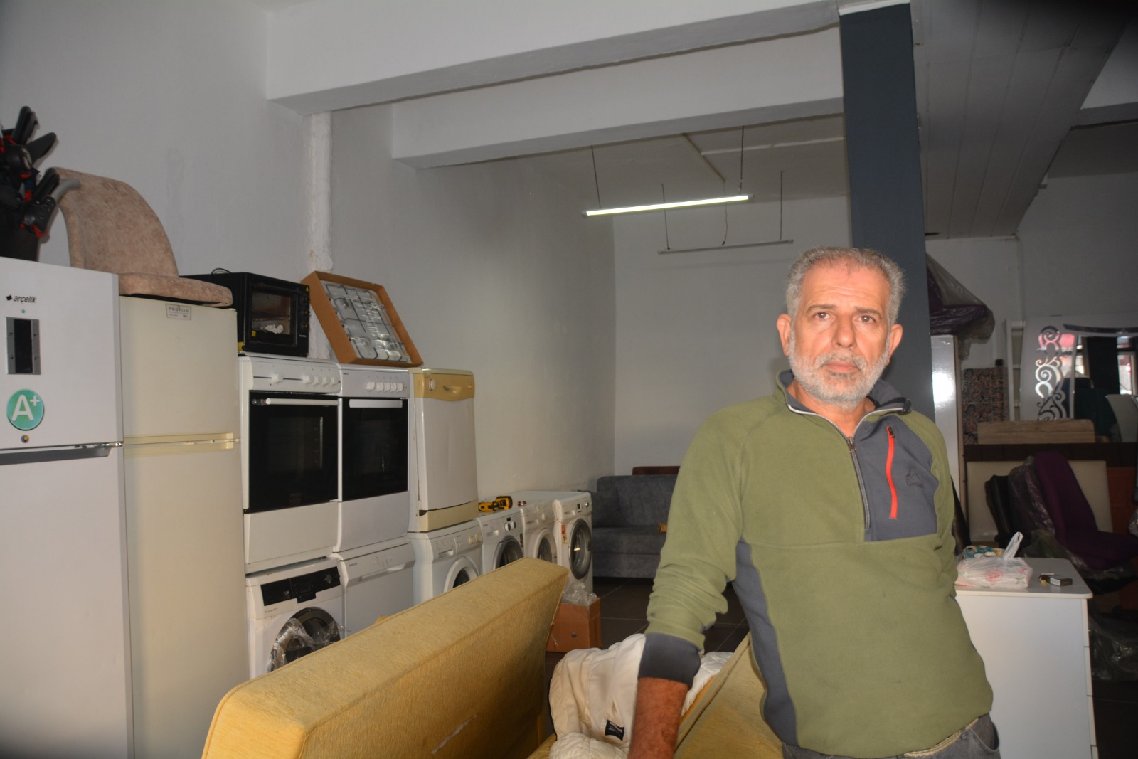 Mobilya fiyatlarının ateş pahası olması, vatandaşları ikinci el pazarına yönlendirdi.