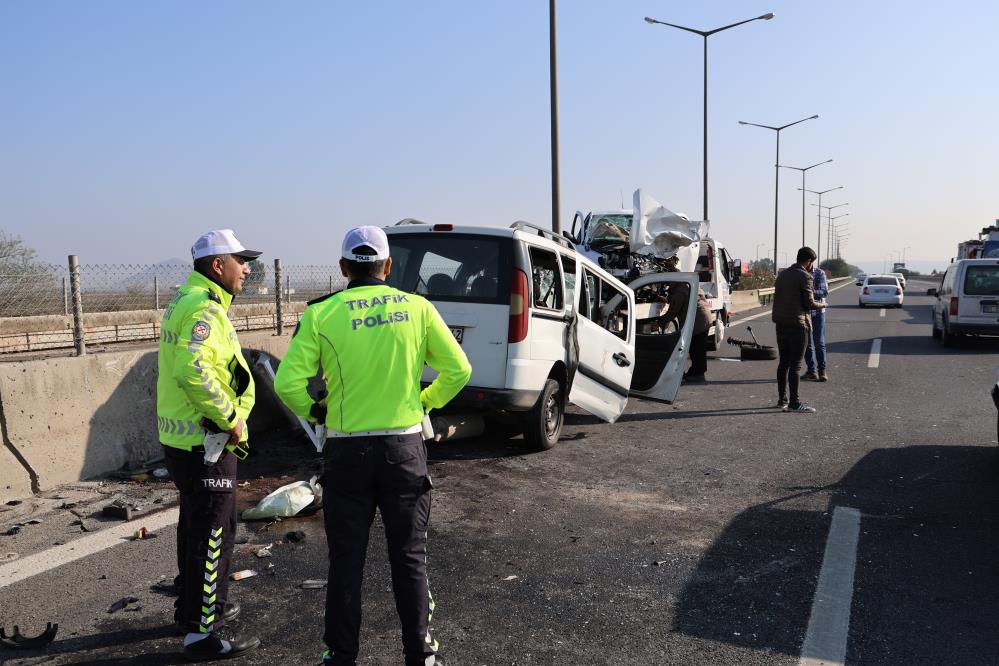 Adana’da otoyolda ters yönden giderken polisin ‘dur’ ihtarına rağmen tersten