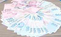 Denizli’de tuzaklarına düşürdükleri kişinin hesaplarından 37 bin 600 lira çeken
