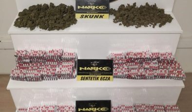 Polisin durdurduğu otomobil uyuşturucu deposu çıktı