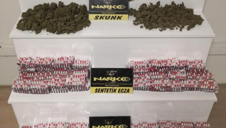 Polisin durdurduğu otomobil uyuşturucu deposu çıktı