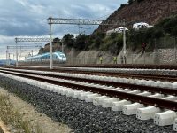Kocaeli’de raylarda yürüyen vatandaşa İstanbul-Ankara seferini yapan yüksek hızlı tren