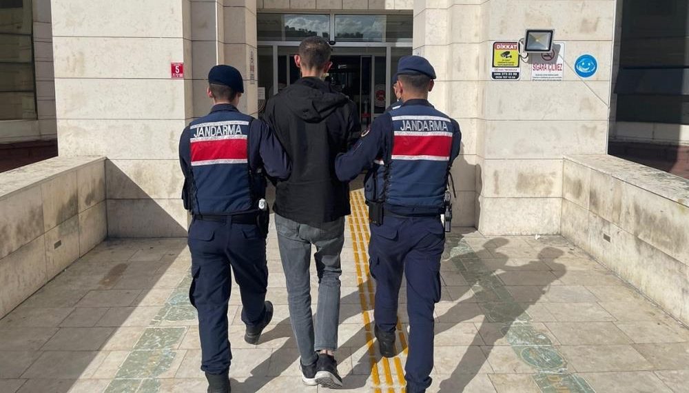 Edremit’te kendisini MİT ve jandarma İstihbarat personeli olarak tanıtıp dolandırıcılık