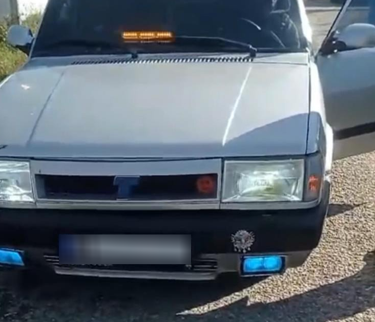 Düzce’de aracında ki çakar lamba ile sosyal medyadan video paylaşımı
