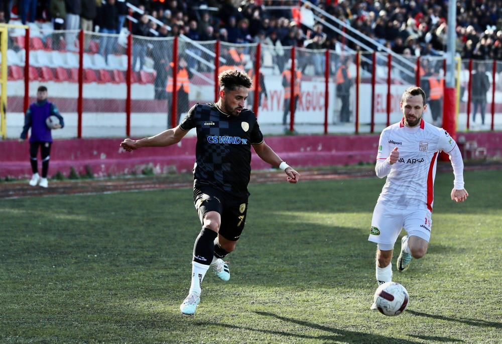 TFF 3. Lig’in 12. haftasında Ayvalıkgücü Belediyespor sahasında karşılaştığı Aliağaspor