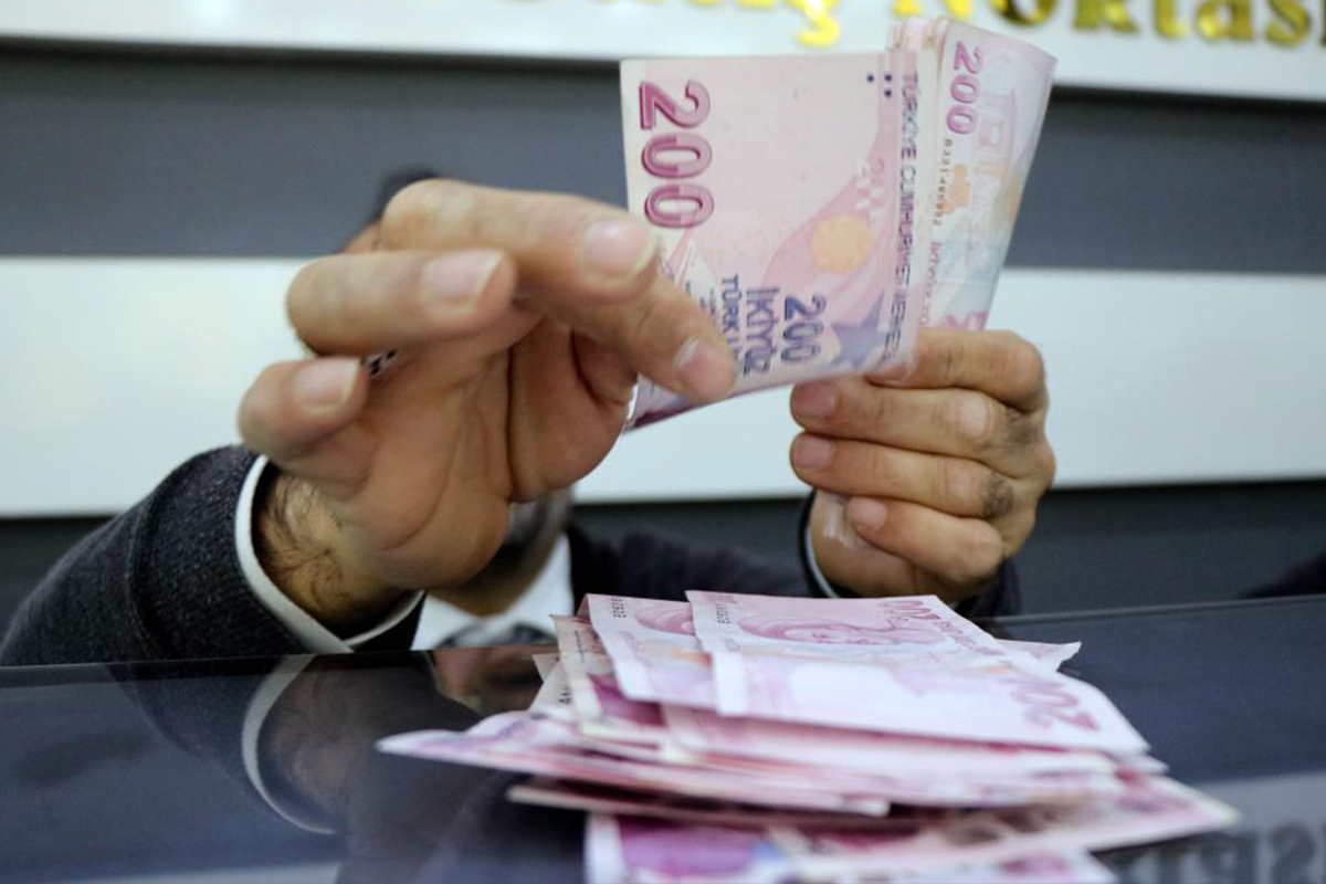 Türk Lirası mevduat hesaplarının payı yüzde 38,5’e yükseldi.Mevduat faizlerinin 45’e