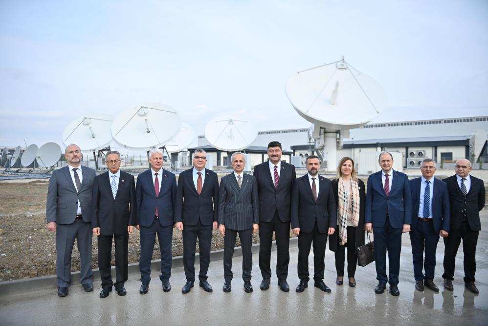“TÜRKSAT 6A’yı haziran ayı içerisinde yörüngesine fırlatılacak Ulaştırma ve Altyapı Bakanı Abdulkadir Uraloğlu, “TÜRKSAT 6A’yı haziran ayı