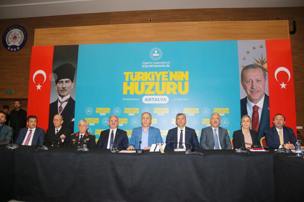 “Toplumumuzu zehirlemeye çalışanlara hayatı zehir edeceğiz” İçişleri Bakanı Ali Yerlikaya, “Antalya’da son 150 gün içerisinde organize