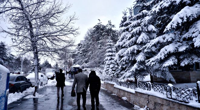 Uzmanından karda ve buzda yürüme teknikleri