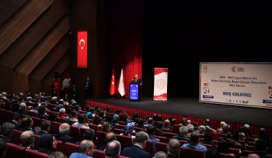 Vali Ustaoğlu, başarılı öğrencilerin mutluluğunu paylaştı