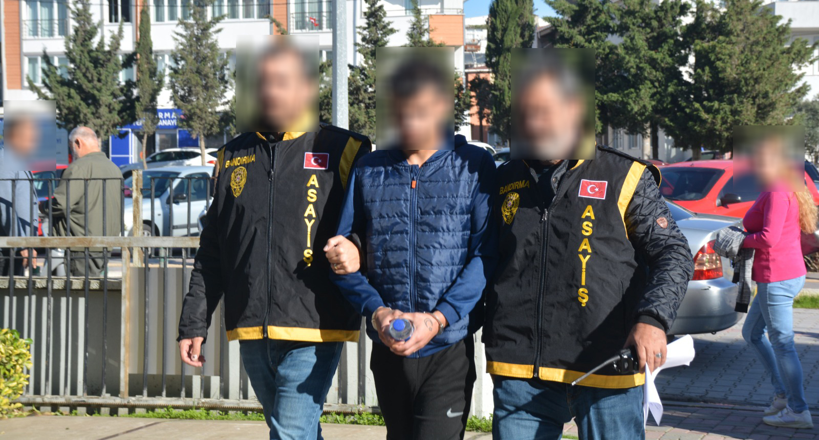 Bandırma 17 Eylül Mahallesi’nde araç hırsızlığı yapan şahıs tutuklanarak cezaevine