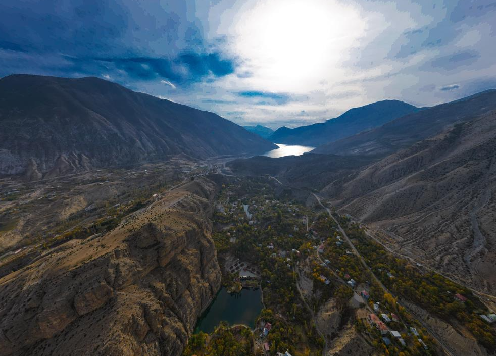 Erzurum’un Uzundere ilçesi Ulubağ Mahallesinde bulunan Yedigöller, seyir keyfi veren