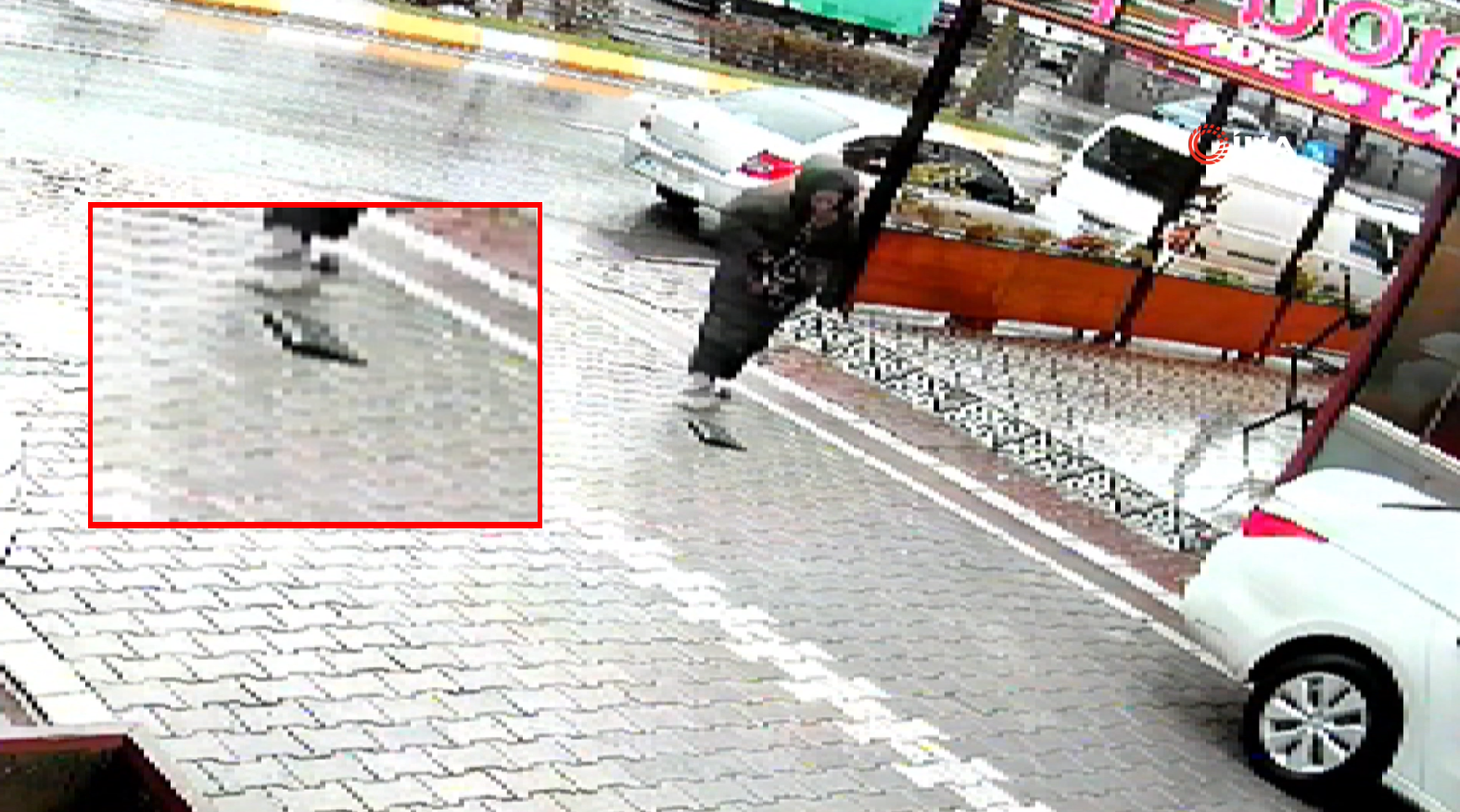 Esenyurt’ta bir kadın içerisinde kira ve fatura parası olan 15