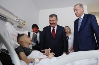 Cumhurbaşkanı Recep Tayyip Erdoğan, tedavi için Ankara’ya getirilen Gazzeli hastaları