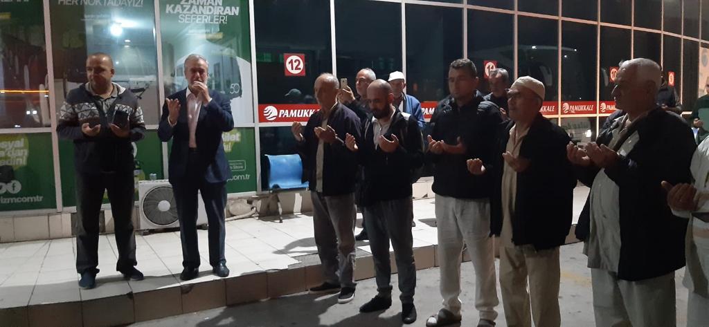 Ayvalık’tan 27 kişi umreye uğurlandı. Balıkesir’in Ayvalık ilçesinden kutsal topraklara Umre ziyareti için gitmek isteyen