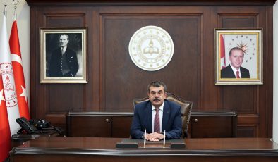“Tüm sınıfları kapsayacak şekilde bir müfredat değişikliği için çalışıyoruz”