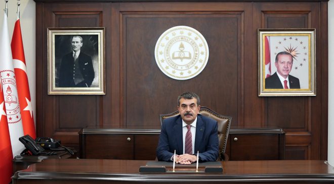 “Tüm sınıfları kapsayacak şekilde bir müfredat değişikliği için çalışıyoruz”