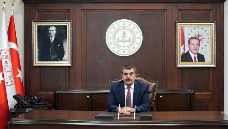 “Tüm sınıfları kapsayacak şekilde bir müfredat değişikliği için çalışıyoruz”
