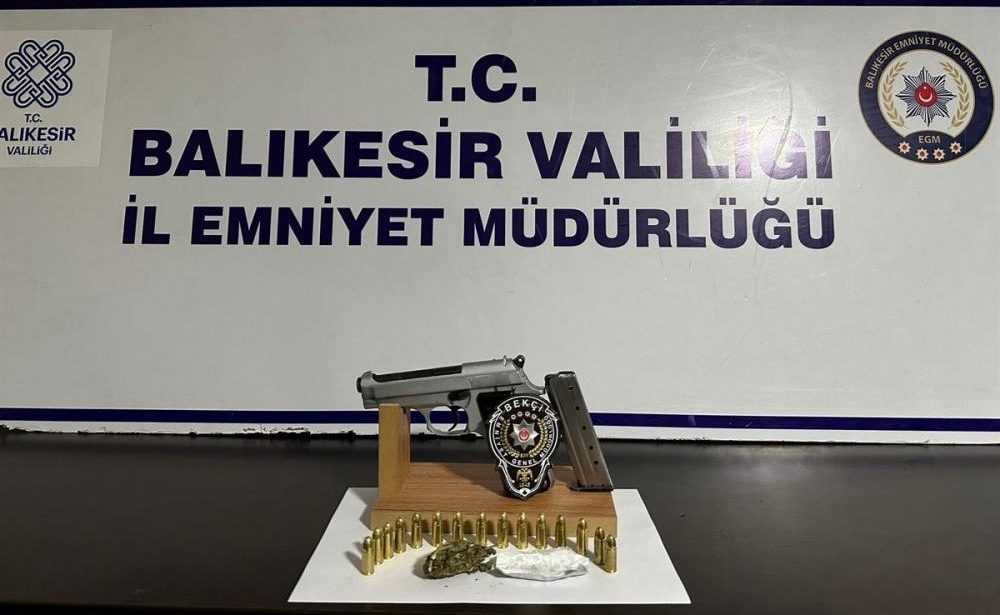 Edremit’te bekçilerin şüphelenerek durdurduğu kişinin üzerinden 1 tabanca, 15 fişek