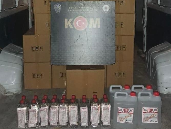 Edremit’te bir ihbarı değerlendiren polis, bin 20 litre etil alkol