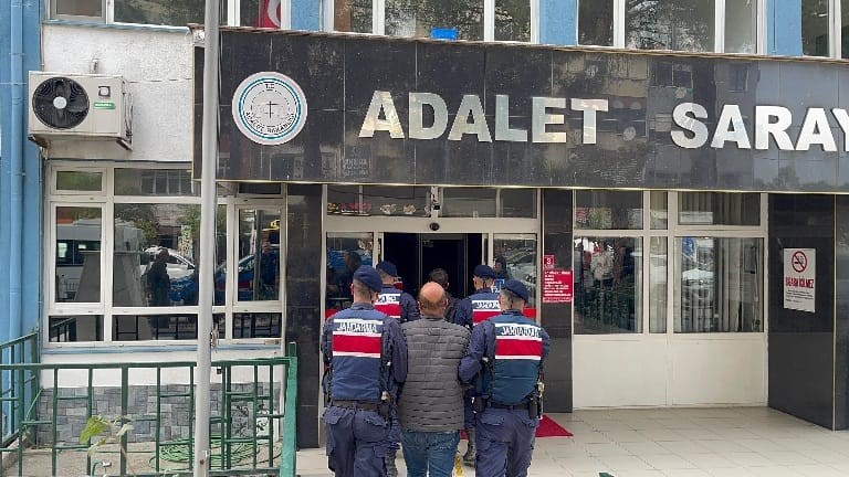 Balıkesir’de düzensiz göçmenleri yasadışı yollardan Yunanistan’ın Midilli Adası’na geçirmek isteyen