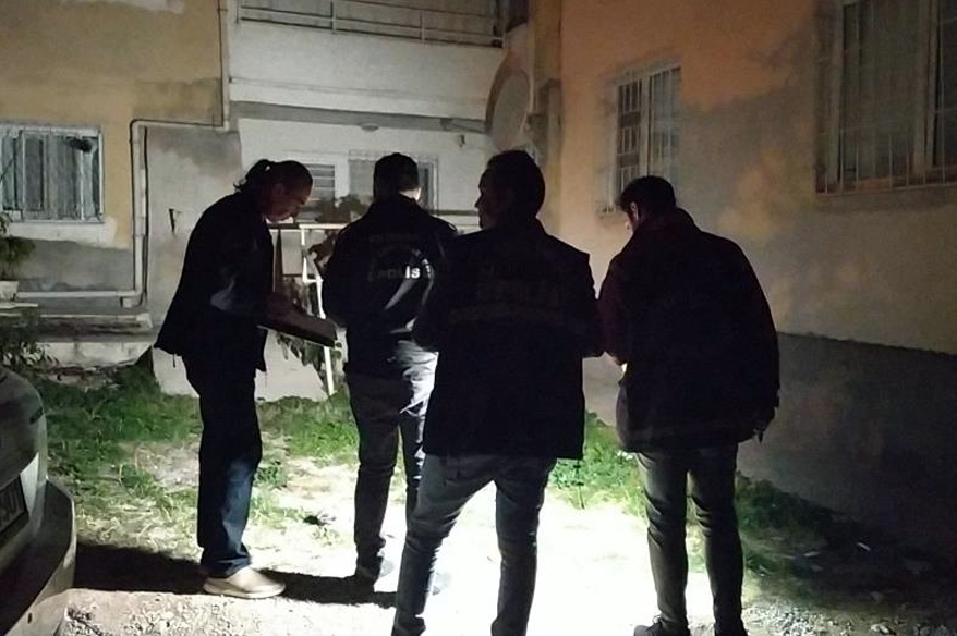 Çorum’da bir garip olay Çorum’da 112 Acil Çağrı Merkezini arayarak evine hırsız girdiğini söyleyen