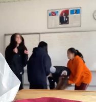 Kocaeli’nin Derince ilçesinde bir kız öğrenci, sınıfta arkadaşı tarafından darp