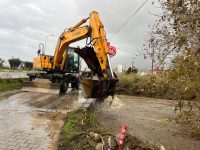 Edremit Belediyesi son günlerde ilçede etkili olan yağmura karşı tedbir
