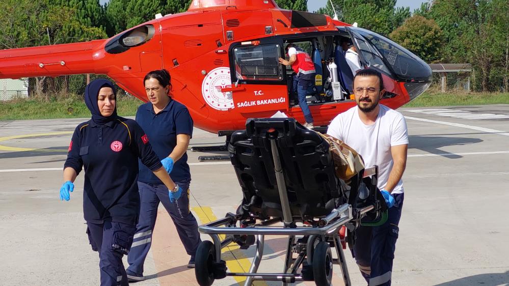 Ambulans helikopter yaşlı kadın için havalandı Samsun’da ambulans helikopter, felç geçiren 86 yaşındaki yaşlı kadın için