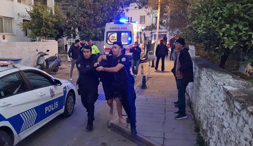 Kan donduran cinayet Muğla’nın Bodrum ilçesinde 16 yaşındaki bir çocuk, annesini boğazından bıçaklayarak