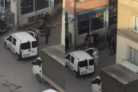 Bursa’da trafikte yol verme yüzünden tartışan taraflar birbirine girdi. O