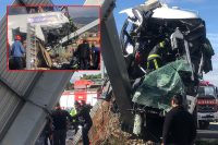 Denizli’den Kapadokya gezisine giden Taylandlı turistleri taşıyan tur otobüsü, Çardak