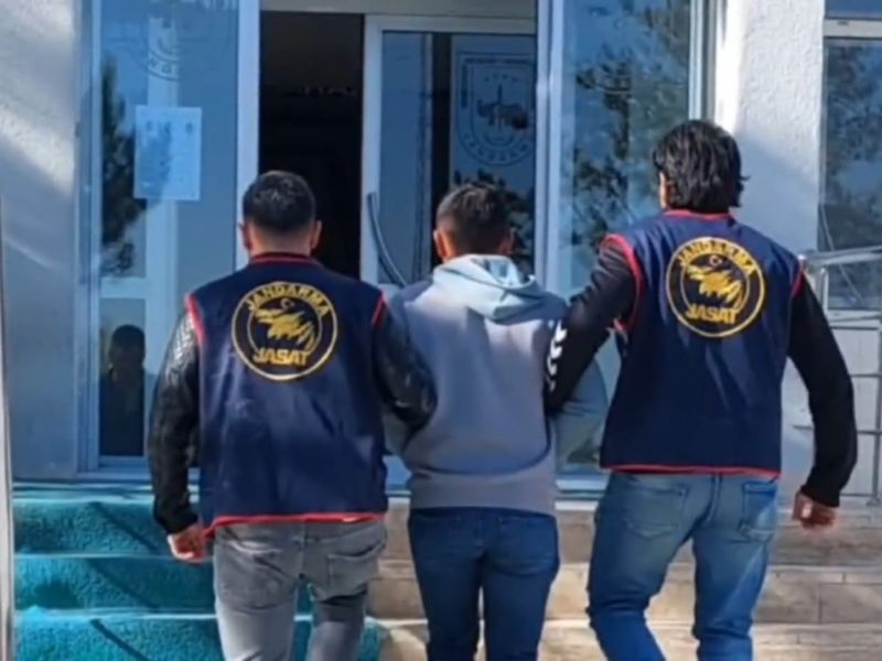 66 ilde mercek operasyonu yapıldı: Yüzlerce tabanca ele geçirildi İçişleri Bakanı Ali Yerlikaya, “66 ilde ruhsatsız silah taşıyan şahıslara