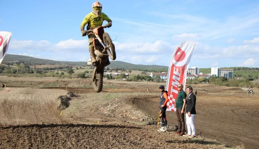 Türkiye Motokros Şampiyonası’nın 4. ayak yarışı, Gönen’de bulunan Şakir Şenkalaycı