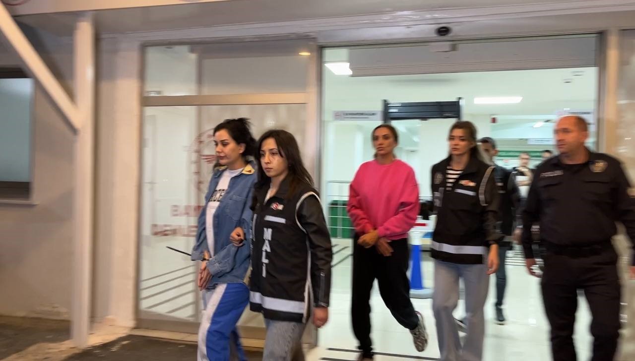 Dilan Polat ve Engin Polat’ın gözaltına alındığı operasyonla ilgili yeni detaylar Dilan Polat ve Engin Polat’a yönelik yapılan operasyonlarla ilgili yeni detaylara ulaşıldı. “Tasfiye