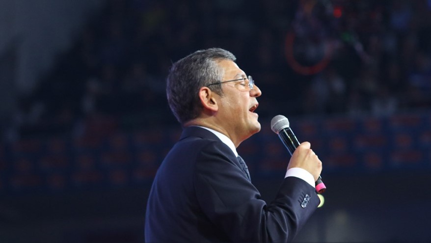 CHP’nin yeni genel başkanı Özgür Özel oldu Cumhuriyet Halk Partisi’nde (CHP) 38. Olağan Kurultay’da genel başkanlık görevine